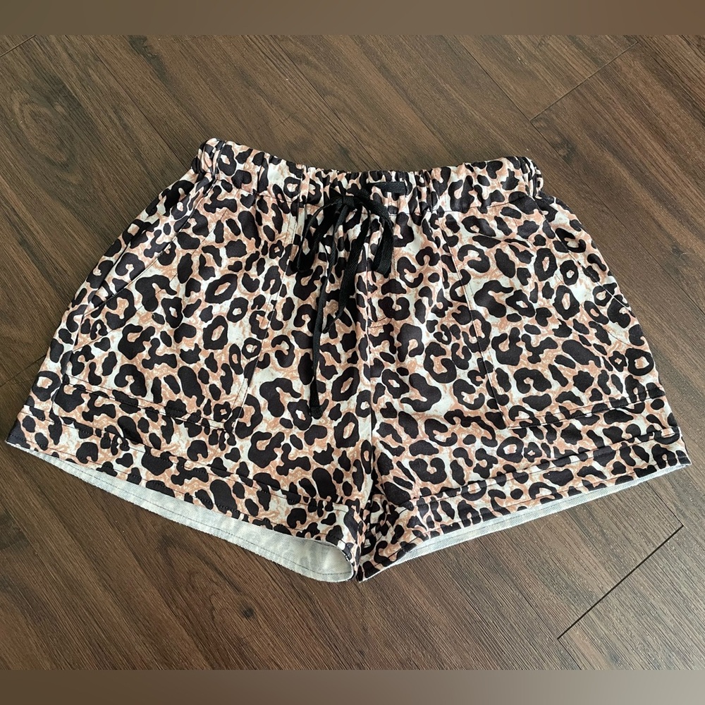 NWOT Leopard shorts women’s size small. Could dress up or wear as pjs. Comfy